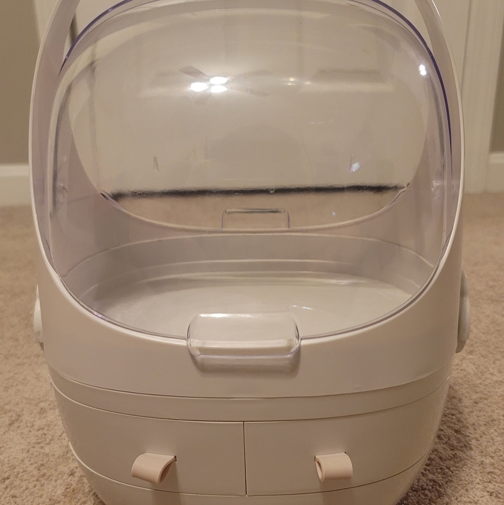 Womens makeup organizer